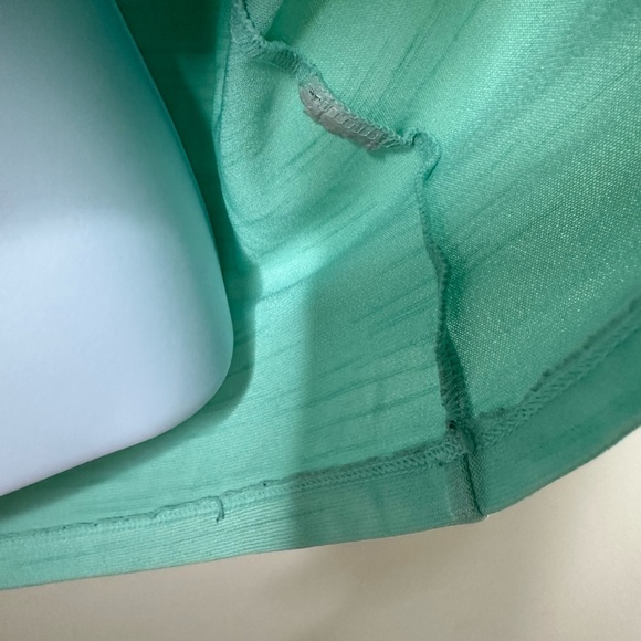 Under Armour Short Sleeve Mint Green V Neck Shirt Women's Small - Picture 3 of 5